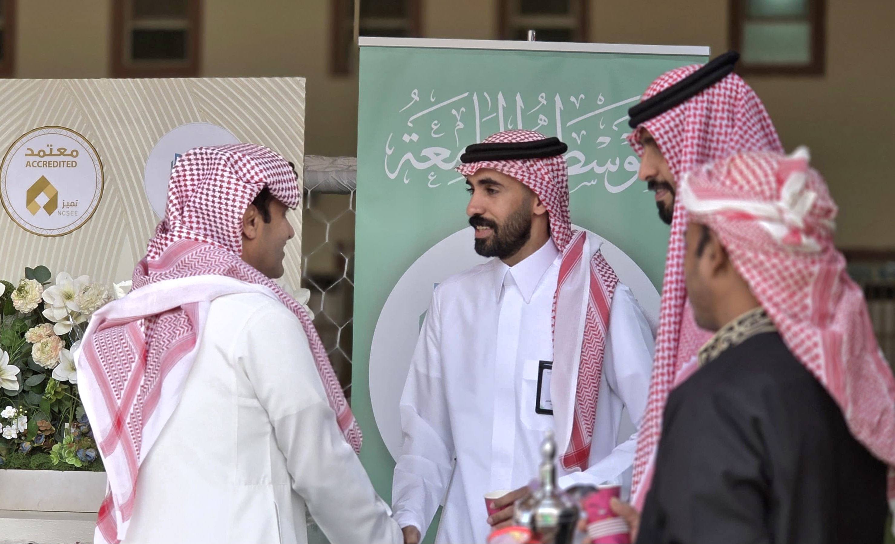 استقبال الطلاب في أول أيام العام الدراسي ١٤٤٨ه